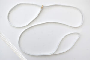 <br> 135cm White <br> Fine Slip Lead